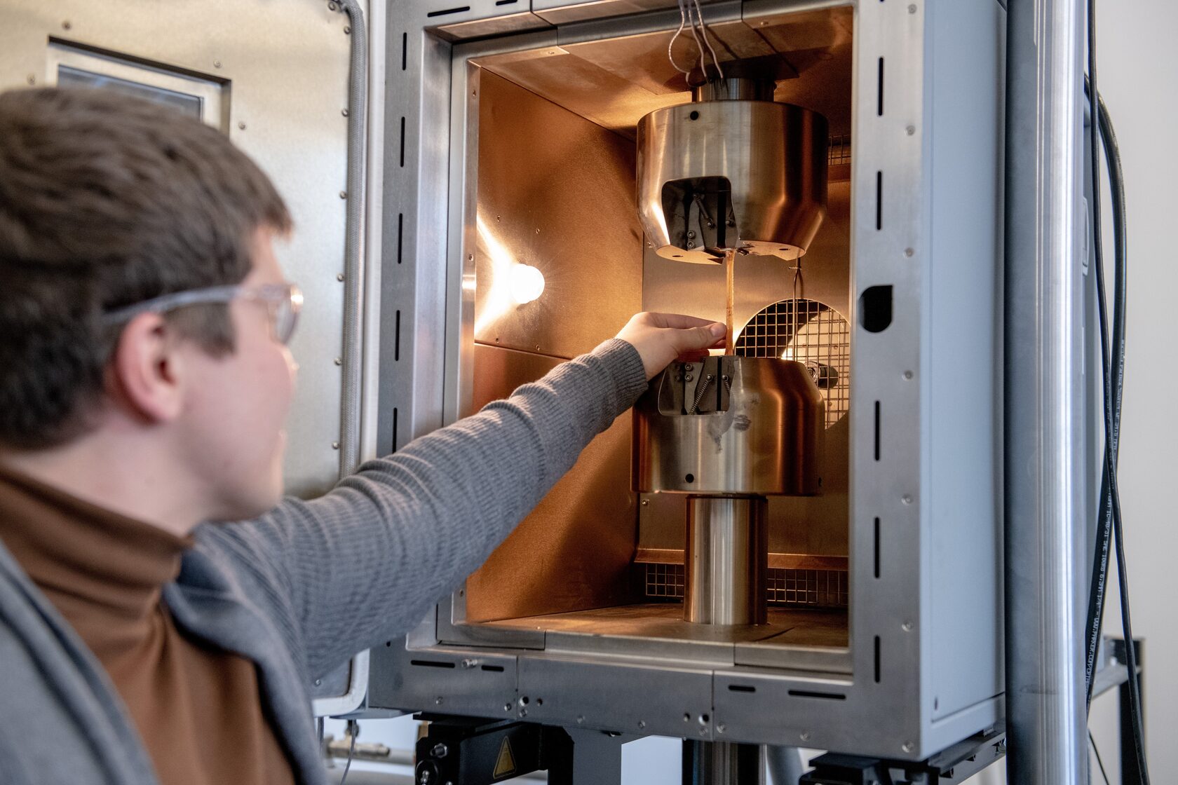 Servo hydraulic INSTRON 8801 testing system 100kN 50Hz | Сколтех