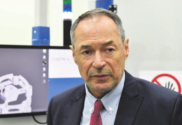 Искандер Ахатов